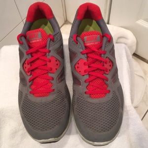 Nike sneakers hardly worn size 10 1/2